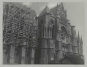 REIMS. Cathédrale de Reims. Échafaudage de la nef, façade sud ; transept sud.