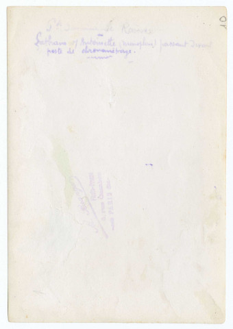 Hubert Latham sur Antoinette (monoplan) passant devant le poste de chronométrage