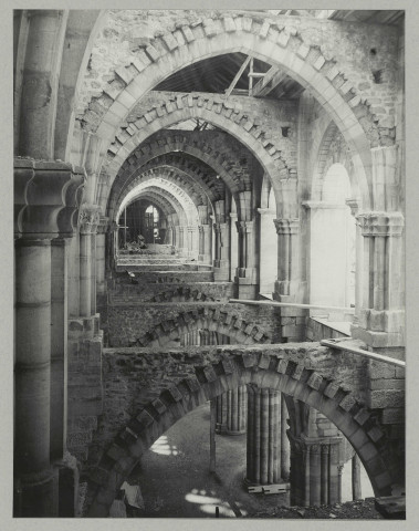 REIMS. Basilique Saint-Remi. Reconstruction des bas-côtés sud.