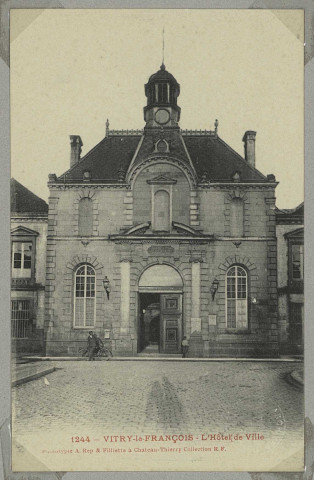 VITRY-LE-FRANÇOIS. -1244-L'Hôtel de Ville. (02 - Château-Thierry A. Rep. et Filliette). Sans date  Collection R. F 