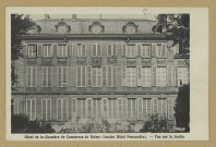 REIMS. Hôtel de la Chambre de Commerce de Reims (Ancien Hôtel Ponsardin). Vue sur le jardin.