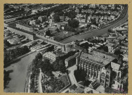CHÂLONS-EN-CHAMPAGNE. 829 - Vue aérienne sur la cathédrale et le canal.
(71Macon, Editions Aériennes Combier).Sans date