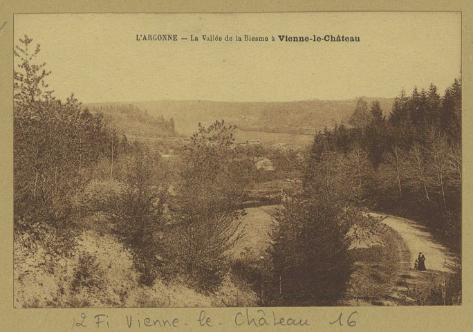 VIENNE-LE-CHÂTEAU. L'Argonne. La Vallée de la Biesme à Vienne-le-Château.
(51 - Sainte-MenehouldMartinet).[avant 1914]
