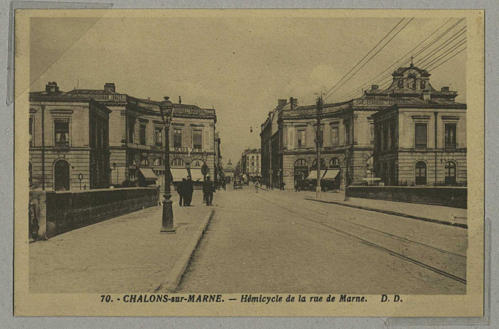 CHÂLONS-EN-CHAMPAGNE. 70- Hémicycle de la rue de Marne.
MirecourtDaniel Delboy.Sans date
