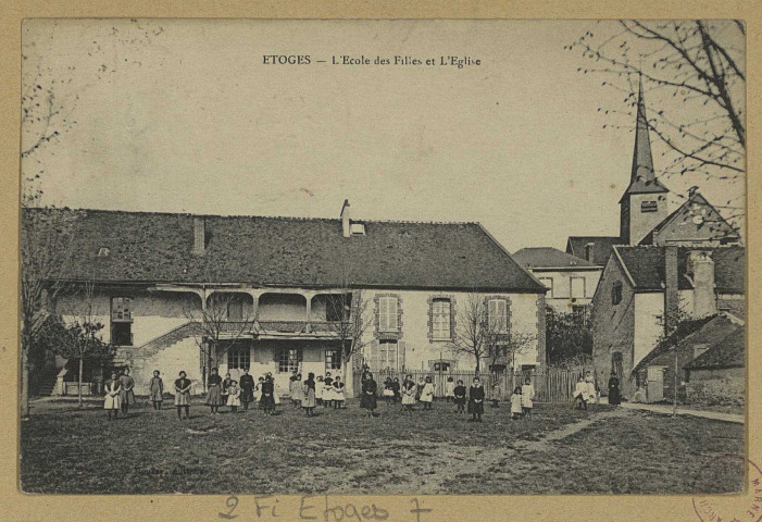 ÉTOGES. L'école des filles et l'église. Édition Moussy (51 - Reims Phototypie J. Bienaimé). [vers 1923] 