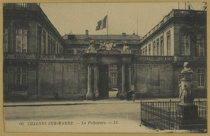 CHÂLONS-EN-CHAMPAGNE. 60- La Préfecture.
Paris-VersaillesLévy Fils et Cie.Sans date