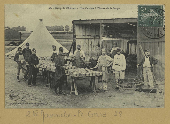 MOURMELON-LE-GRAND. -90-Camp de Châlons. Une Cuisine à l'heure de la soupe .
(54 - Nancyimp. RéuniesMourmelon : Lib. Militaire Guérin).[vers 1910]