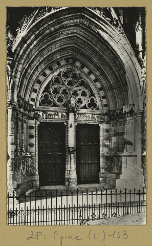 ÉPINE (L'). 1595-Basilique Notre-Dame de l'Epine XVe. Portail du transept Sud.
C.A.P.[vers 1959]
Collection du pèlerinage