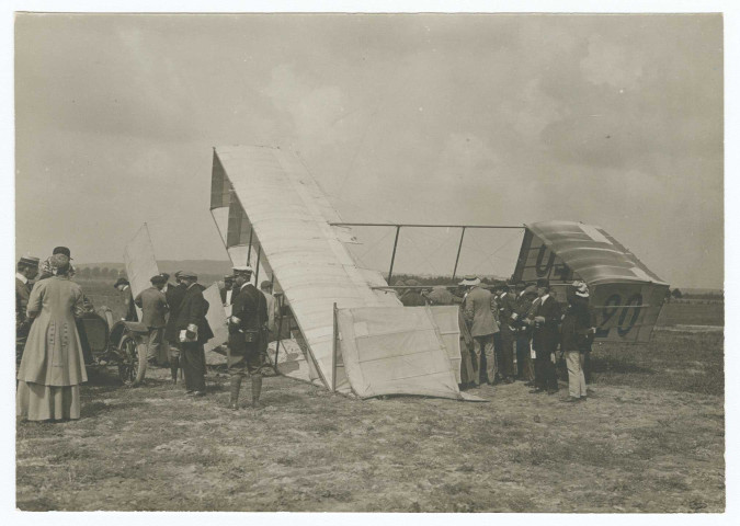 Accident du biplan Voisin de Paulhan à Bétheny le 27 août 1909 / Rol