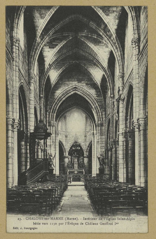 CHÂLONS-EN-CHAMPAGNE. 23 - Intérieur de l'église Saint-Alpin bâtie vers 1130 par l'Evêque de Châlons Geoffroi Ier.
Château-ThierryJ. Bourgogne, - .1918