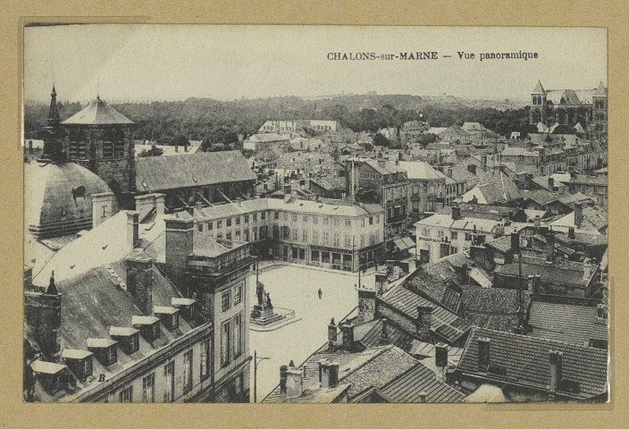 CHÂLONS-EN-CHAMPAGNE. Vue panoramique. Château-Thierry J. Bourgogne (02 Château-Thierry, J. Bourgogne). Sans date 