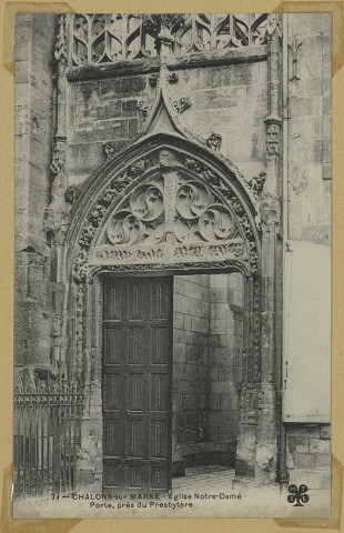CHÂLONS-EN-CHAMPAGNE. 71- Église Notre-Dame porte, près du presbytère.
M. T. I. L.Sans date