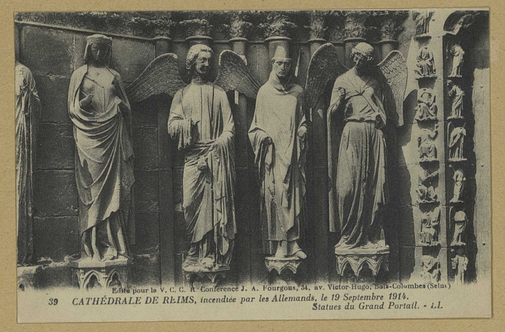 REIMS. 39. Cathédrale de incendiée par les Allemands, le 19 septembre 1914. Statues du Grand Portail / L.L.
ParisLévy et Neurdein réunis.Sans date