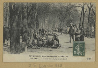 ÉPERNAY. Révolution en Champagne, avril 1911-Épernay-Les chasseurs à cheval sous le jard.
E.L.D.[vers 1911]