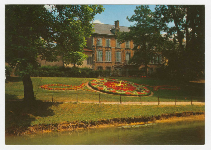 CHÂLONS-EN-CHAMPAGNE. L'horloge florale. Le Petit Jard.
DrancyEditions MAGEs.d.
