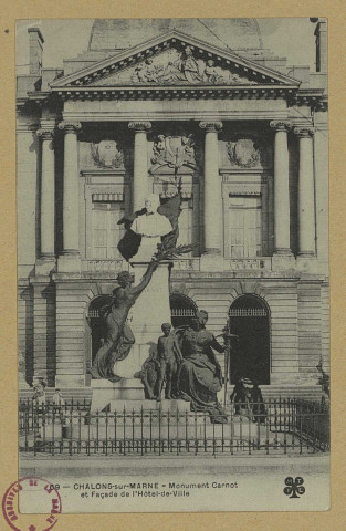CHÂLONS-EN-CHAMPAGNE. 69- Monument Carnot et façade de l'Hôtel-de-Ville.
M. T. I. L.Sans date