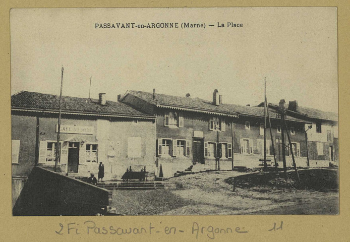 PASSAVANT-EN-ARGONNE. La Place.
M. R. I. L.[vers 1925]