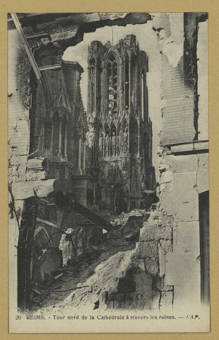 REIMS. 20. Tour nord de la cathédrale à travers les ruines.
StasbourgCAP - Cie Alsacienne.Sans date