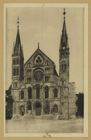 REIMS. 11. La Douce France- L'Église Saint-Remi.
ParisÉditions d'art Yvon.1930