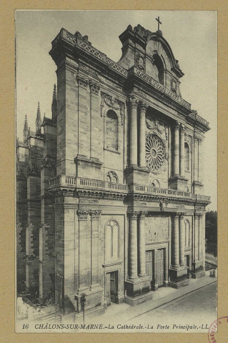 CHÂLONS-EN-CHAMPAGNE. 16- La Cathédrale. La porte principale.
ParisEdition Artistique ""Supra"".Sans date
