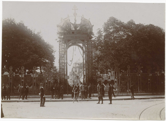 Visite du tsar à Reims, esplanade Cérès en 1901. Revue de Bétheny