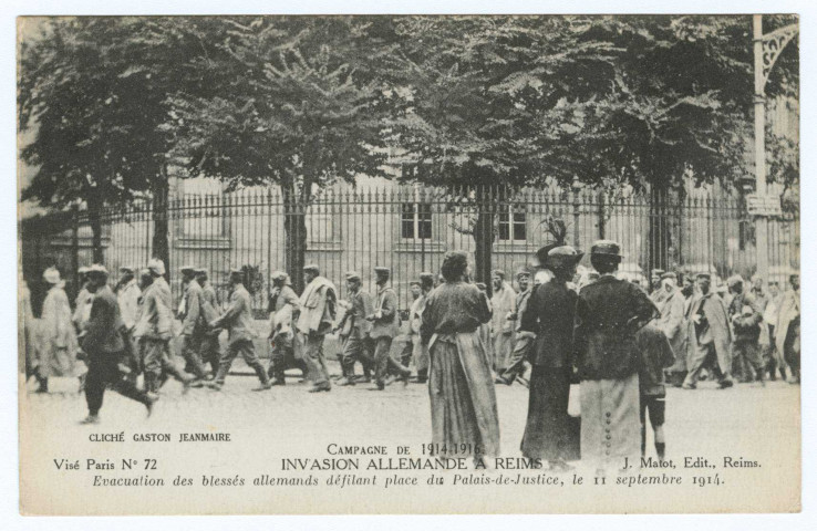 REIMS. Campagne de 1914-1916. Invasion Allemande à Reims. Evacuation des blessés allemands défilant place du Palais-de-Justice, le 11 septembre 1914 / Cliché Gaston Jeanmaire.
ReimsJ. Matot (75- Paris Imp.Phot. Neudein et Cie).1918