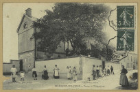 BEAUMONT-SUR-VESLE. Postes et télégraphes / E. Mulot, photographe à Reims.
E. Brière.[vers 1909]