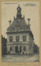 FISMES. Hôtel de Ville. Construit en 1912 sur les plans de M. Malgras-Delmas, architecte à Saint-Quentin. Inauguré le 16 novembre 1913.
FismesEd. C. G. (75 - Parisimp. E. Le Deley).[vers 1917]