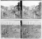 Un obus vient de tomber (vue 1). L'Hermitage, 1917. Poste de secours (vue 2)
