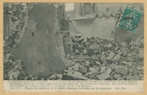 AY. En Champagne de la Marne. - Le 12 avril 1911 des émeutiers envahissent le territoire d'Ay et pendant dix heures pillent les celliers, défoncent les fûts pleins de vin, brisent les bouteilles, détruisent le matériel et incendient les maisons causant un dommage estimé à 30 millions. 16- Aÿ. - Ruines des bâtiments de la Maison Bissinger incendiés par les émeutiers / ND Phot.
ND Phot.1911