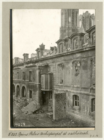 Reims. Palais archiépiscopal et cathédrale, 7 janvier 1916.