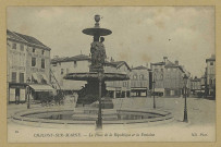 CHÂLONS-EN-CHAMPAGNE. 62- La place de la République et la fontaine. / N.D. Phot.
L.L.Sans date