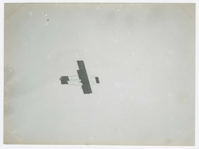 Le lieutenant Fréquent au départ de Vincennes le 19 juin 1910 puis à l'arrivée le 12 juillet 1910