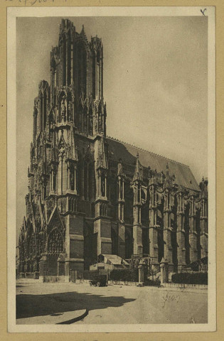 REIMS. 3. La Douce France - La Cathédrale - Façade Sud-Ouest.
ParisLes Éditions d'Art Yvon.1930