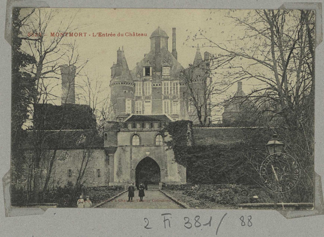 MONTMORT-LUCY. -3825-L'Entrée du Château.
(02 - Château-ThierryA. Rep. et Filliette).Sans date
Collection R. F