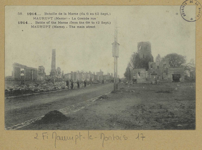 MAURUPT-LE-MONTOIS. -58-1914.. Bataille de la Marne (du 6 au 12 Sept. )-Maurupt-La Grande rue. 1914…Battle of the Marne (from the 6th to 12 sept.)-Maurupt-The Main street.
Saint-DizierÉdition A. Gauthier.[vers 1918]