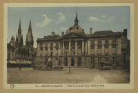 CHÂLONS-EN-CHAMPAGNE. 35- Place du Maréchal Foch. Hôtel de Ville.
ReimsEditions Artistiques ""Or"" Ch. Brunel.Sans date