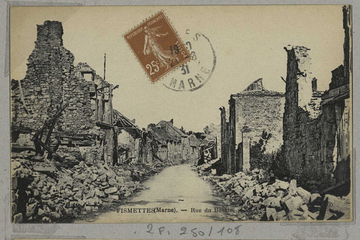 FISMES. Rue du Bassin / N. D., photographe.