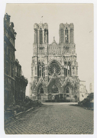 REIMS. Façade de la cathédrale de Reims