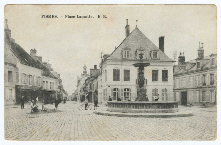 FISMES. - Place Lamotte.
E. R. (75 Paris 155, Bd. Magenta, I. P. M.).Sans date