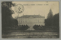 CHÂLONS-EN-CHAMPAGNE. La Préfecture - Le jardin.
Châlons-sur-MarneAmblard.[vers 1914]