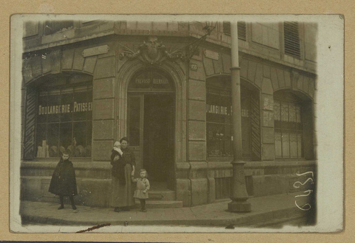 REIMS. Rue de Cernay et rue Croix Saint-Marc - (Boulangerie-pâtisserie, n° 135).