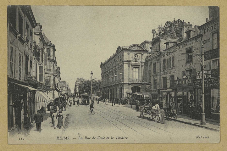 REIMS. 117. La rue de Vesle et le théâtre / N.D. phot.