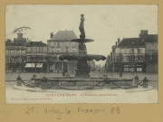 VITRY-LE-FRANÇOIS. La Fontaine, place d'Armes.