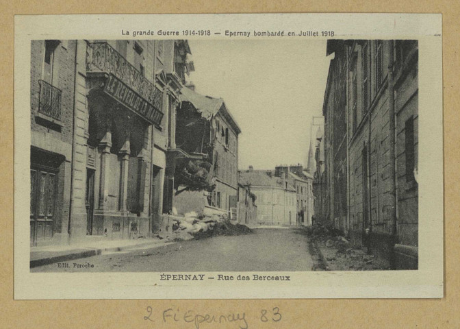 ÉPERNAY. La grande guerre 1914-1918-Épernay bombardé en juillet 1918-Épernay-Rue des berceaux.
Édition Péroché (69 - LyonPhototypie X. Goutagny).1914-1918
