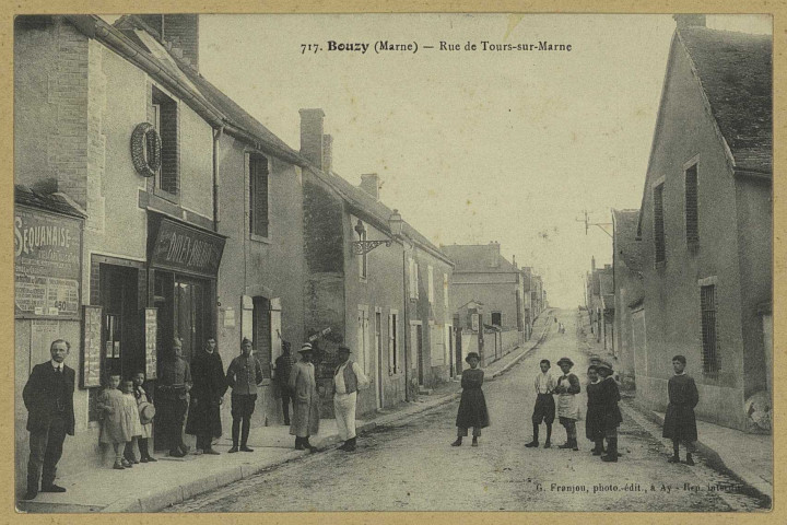 BOUZY. 717-Rue de Tours-sur-Marne / G. Franjon, photographe à Ay.
Édition. G. Franjon.[vers 1914]