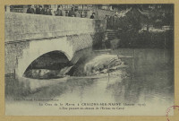 CHÂLONS-EN-CHAMPAGNE. La crue de la Marne à Châlons-sur-Marne (janvier 1910). L'eau passant au-dessus de l'écluse du canal.