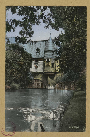CHÂLONS-EN-CHAMPAGNE. 51.108.20- Caisse d'Epargne vue des jardins. Reims ""La Cigogne"". Sans date 