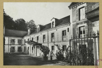 CHÂLONS-EN-CHAMPAGNE. Champagne Joseph Perrier. Maison fondée en 1825. Châlons-sur-Marne. 593- Cour d'entrée.