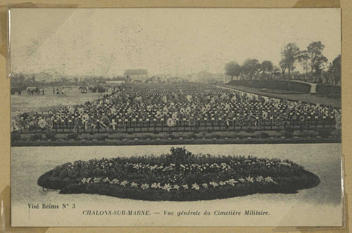 CHÂLONS-EN-CHAMPAGNE. Vue générale du cimetière militaire.
(75Paris, Imp. -Phot. Neurdein et Cie).Sans date